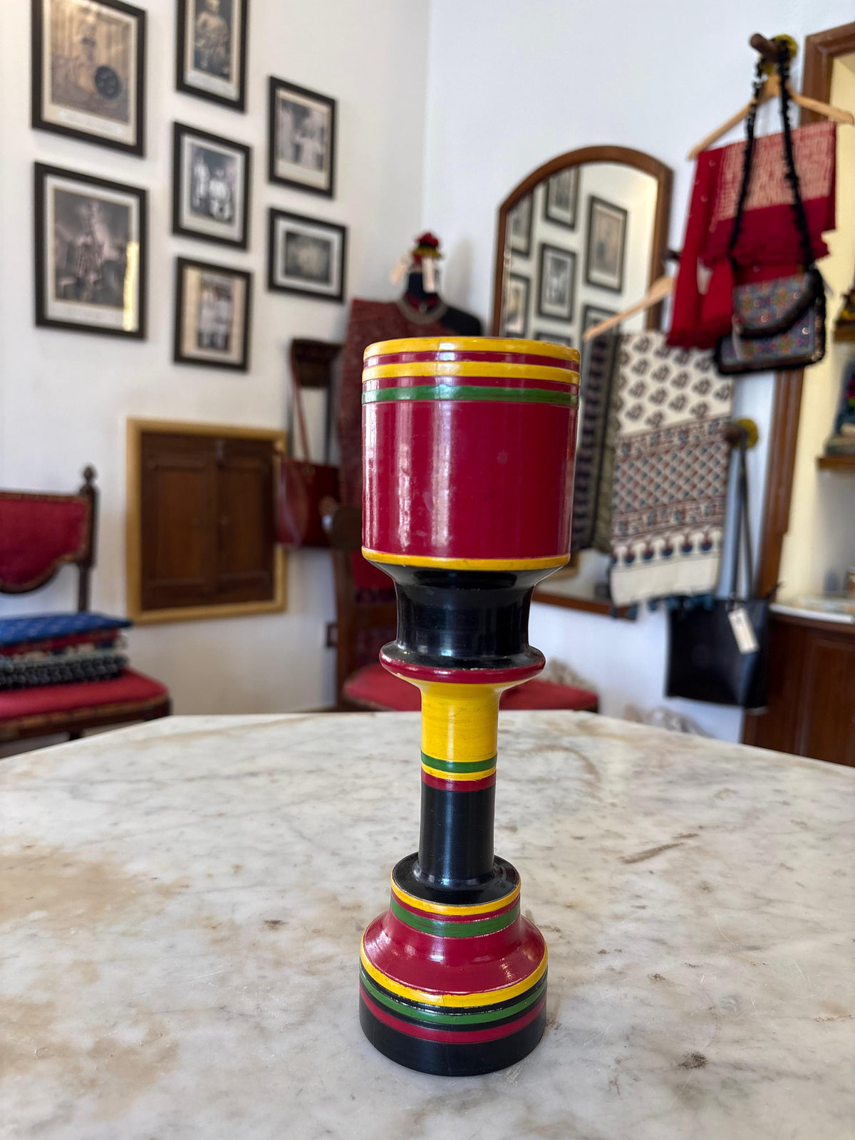 LACQUER SHOWPIECE