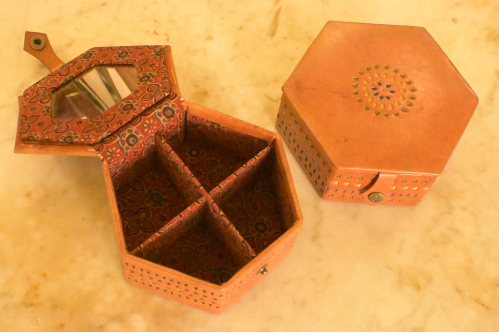LEATER BOX